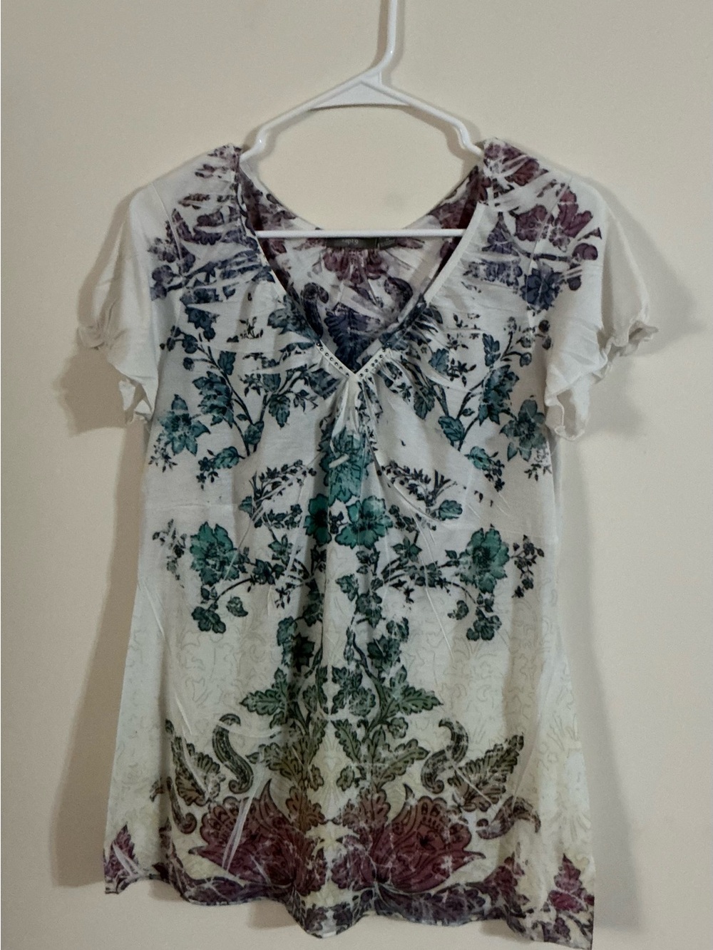 Apt. 9 White V-Neck Short Sleeve Tunic with Green & Purple Floral Ombre - Size M